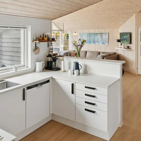 Semesterbostad Charmigt Sommarhus Med Många Aktiviteter *