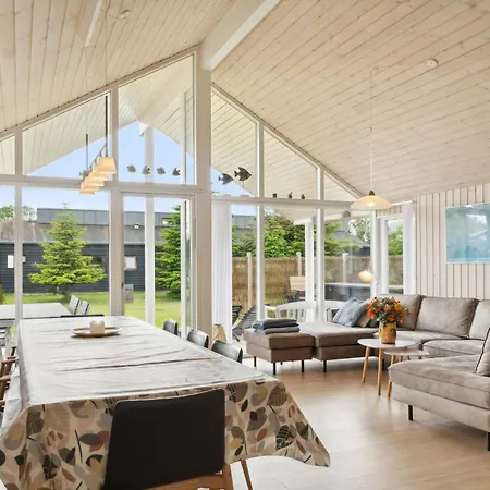 Charming With Many Activities Feriehus Bøtø By